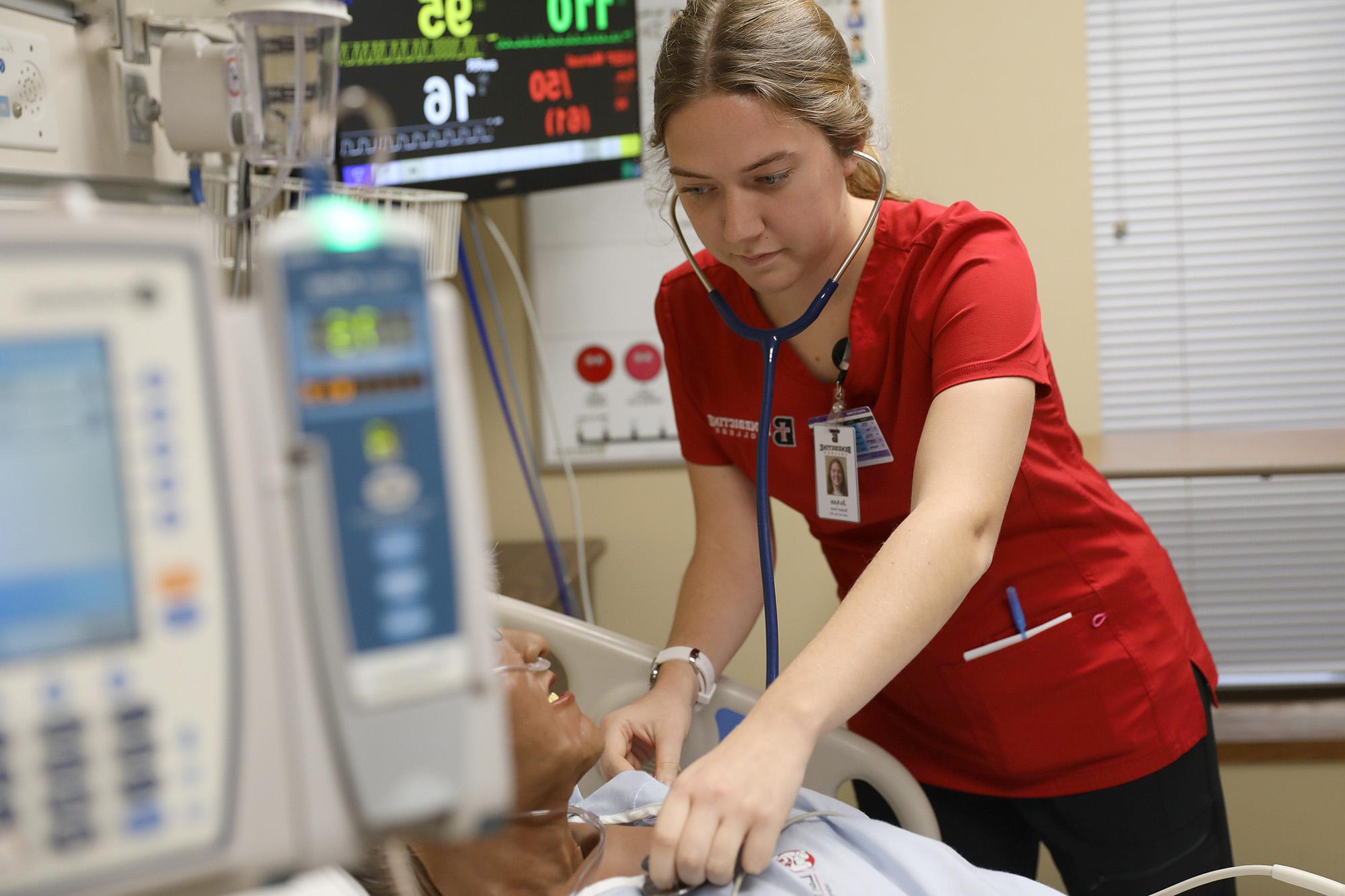 A nursing student working in a simulation lab